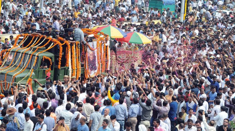 Prime Minister Narendra Modi, BJP president Amit Shah and people participate in the funeral procession of former PM Atal Behari Vajpayee as his mortal remains are taken for cremation to Smriti Sthal in New Delhi on Friday. 	 Biplab banerjee