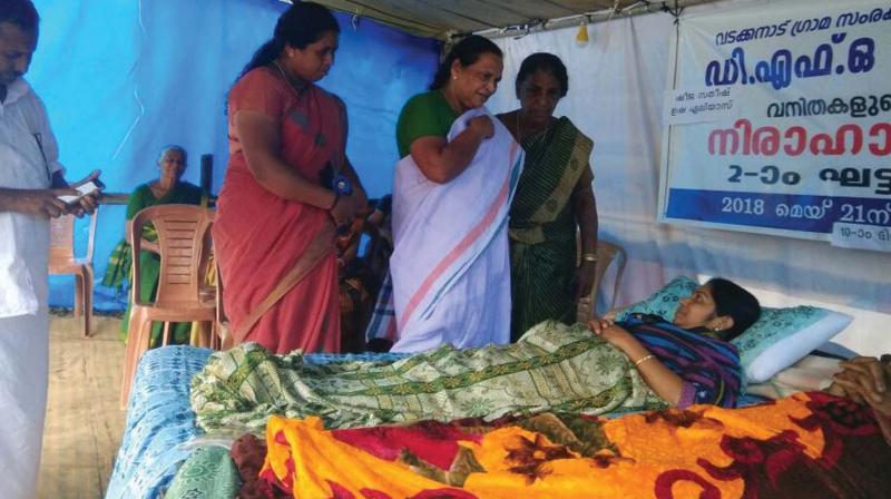 Congress leader K.C. Rosakkutti, former womens commission chairperson, visits the women on an indefinite hunger strike in front of the Wayanad Wildlife Wardens office at Sulthan Bathery, Wayanad, on Wednesday. (Photo: BY ARRANGEMENT)