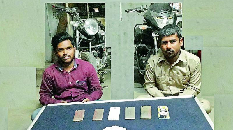 Shaik Siraj (left) Mohd Abbas who posed as police officials and stole bikes and mobiles.