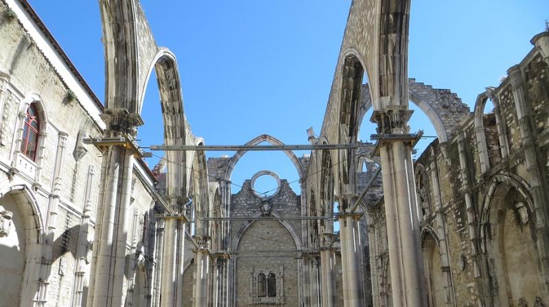 Light show projects Portugals history onto ruined Lisbon church. (Photo: Pixabay)