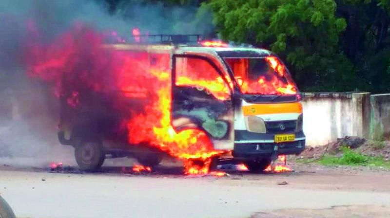 The private school van that caught fire with the kids onboard. (Photo: DC)