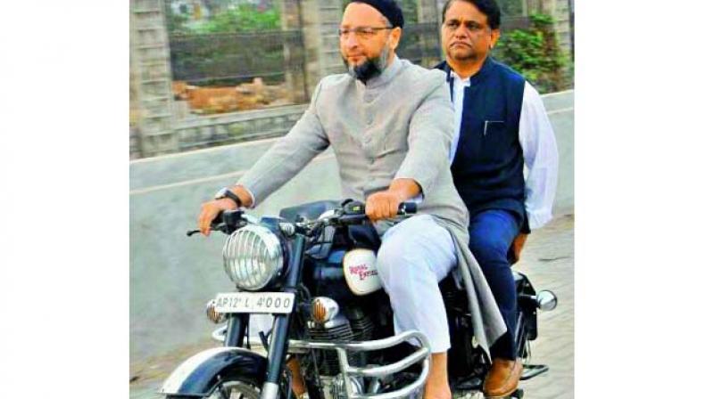 MP Asaduddin Owaisi and Principal Secretary Arvind Kumar were spotted riding without helmets during an inspection visit of the contructions near Mir Alam Tank. Mr Arvind Kumar clarified that though no official challan was issued, as the area does not fall under public roads, he voluntarily paid the challan of Rs 135.