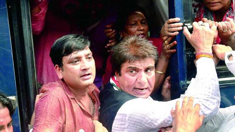 Uttar Pradesh Congress chief Raj Babbar and other party workers detained while they were protesting over the death of children in Gorakhpur on Monday. (Photo: PTI)