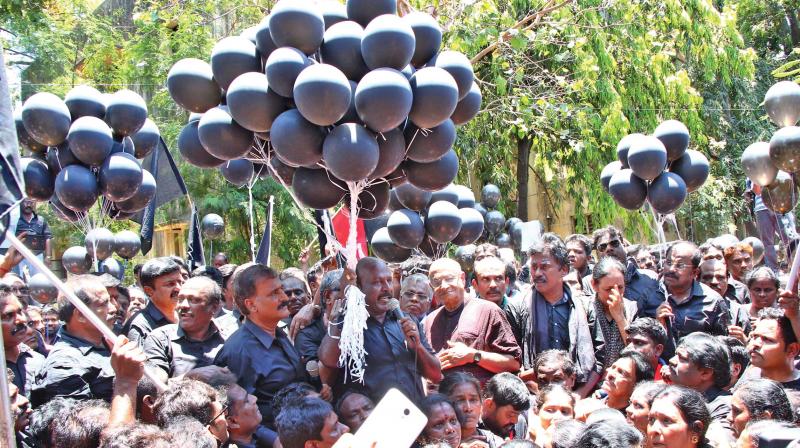 DMK Saidapet constituency MLA Ma Subramaniam along with party cadres protest wearing black shirts and release black balloons against the Prime Minister Narendra Modis visit and on Thursday. (Photo: DC)