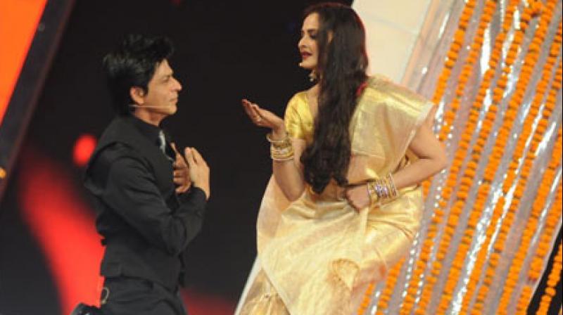 Veteran actress Rekha to award Yash Chopra Memorial Award to Shah Rukh Khan!