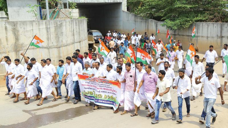 Youth Congress workers stage protest at Muttom yard