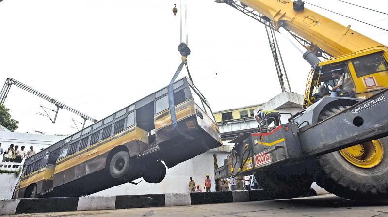 The MTC bus was cleared from the RBI subway using a crane from the Chennai Metro Rail Limited on Monday. (Photo: DC)