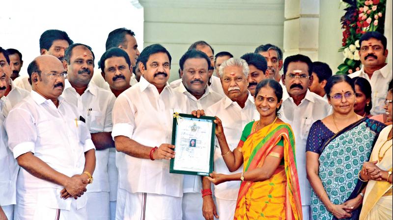 Tamil Nadu Chief Minister Edappadi K Palaniswami hands over the insurance compensation amount to the affected farmers at the state secretariat on Monday. (Photo: DC)