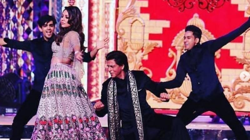 SRK and Gauri at Isha Ambanis sangeet. (Photo: Instagram/ bollymagazin)