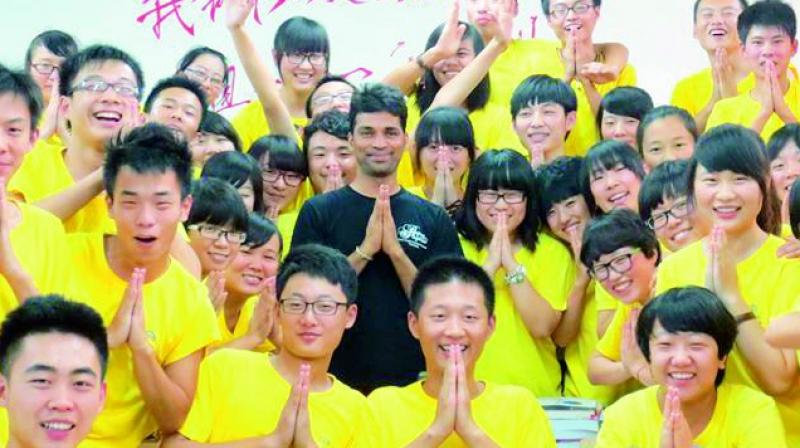 G. Kumara Swamy with Chinese theatre students