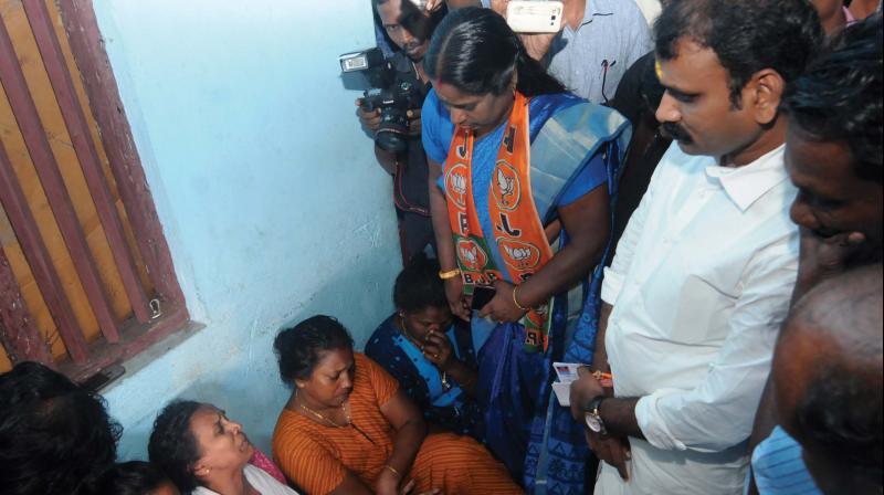 L. Murugan, Vice-chairman of National Commission of Scheduled Castes with Omana, mother of Dalit youth Vinayakan who commited suicide after allegedly being tortured by police at his house in Thrissur on Thursday. (Photo: ANUP K VENU)