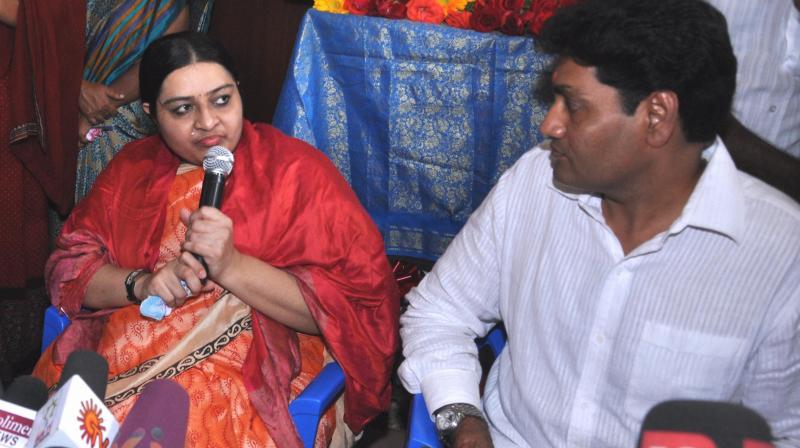 Former Tamil Nadu Chief Minister Jayalalithaas niece Deepa Jayakumar with her husband addessing the press conferance at her residence in Chennai. (Photo: PTI)