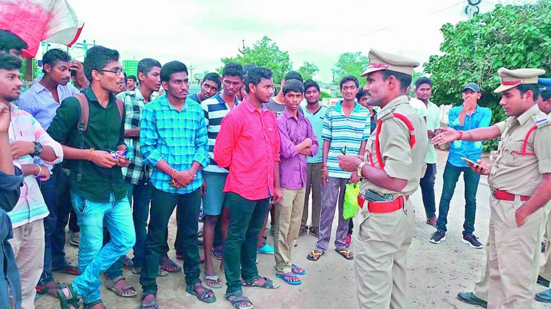 Police personnel filing cases against minor drivers for rash driving has become a common phenomenon in Guntur district. (Photo: DC)