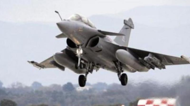 Experience has made Indians too cynical to accept at face value the official plea that the confidentiality clause in the Rafale agreement bars the buyer and the seller from talking about the pricing and forbids the government to reveal details about defence deals. (Representational image)