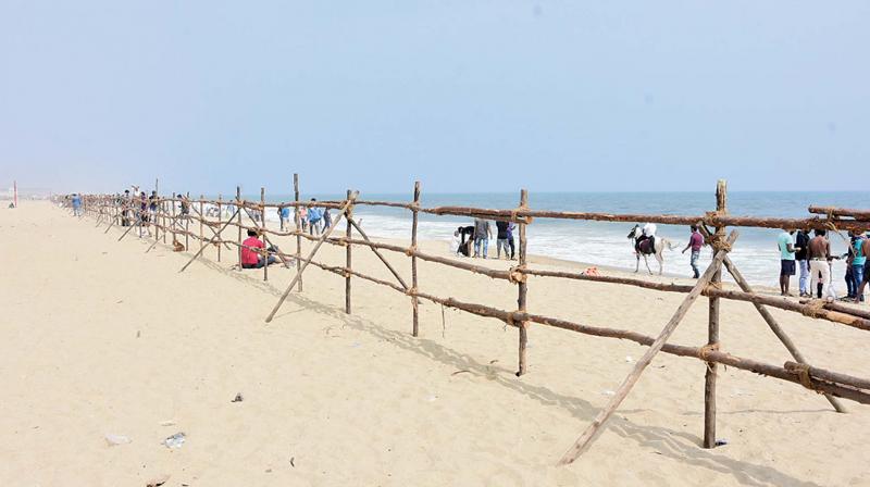 A 3-kilometre fence put up near the lighthouse to ensure peoples safety.	(DC)