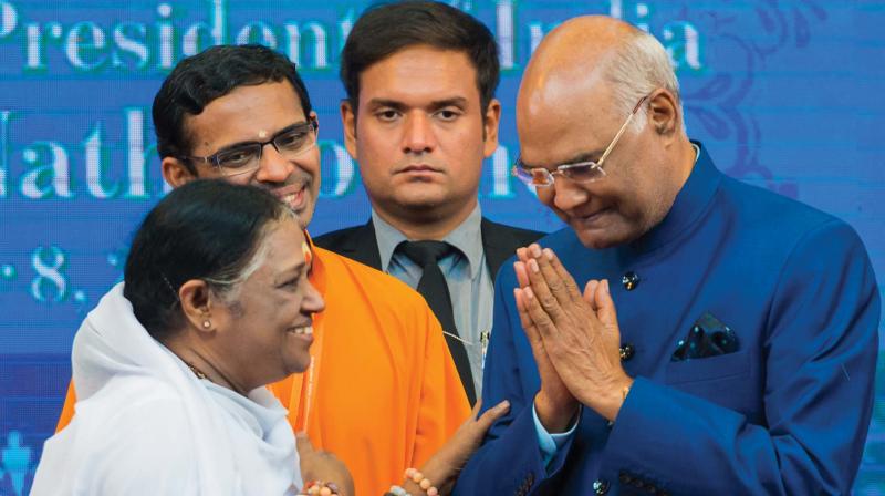 President Ram Nath Kovind greets Matha Amritanandamayi after inaugurating Jeevamritam, a drinking water filtration project initiated by Matha Amritanandamayi Math to supply water to 5,000 villages. (Photo: DECCAN CHRONICLE)