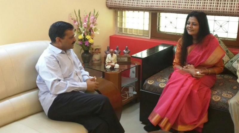 Suspended BJP leader and MP Kirti Azads wife Poonam Azad met Delhi CM Arvind Kejriwal on Sunday before officially joining the Aam Aadmi Party (AAP). (Photo: ANI)