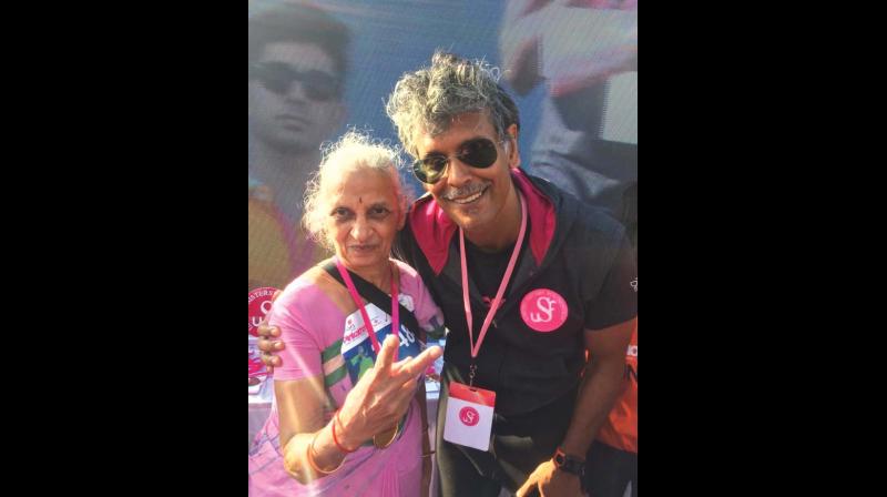 Milind Soman posing with one of the fittest senior citizens at Pinkathon.