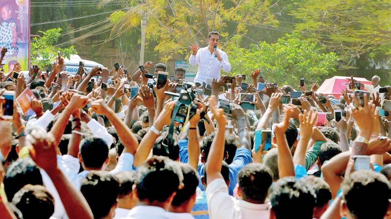 Kamal Haasan addresses a huge gathering at Paramakudi on Wednesday. (Photo: DC)