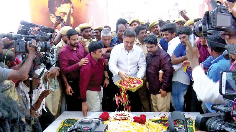 Kamal pays floral tribute at Kalam memorial in Rameswaram on Wednesday. (Photo: DC)