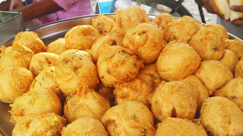 The 50-year-old who sells keema vada at Kottaimedu suffers from diabetes but his condition worsened and he had to get his foot amputated. (Photo: Facebook/IndianStreetFood)