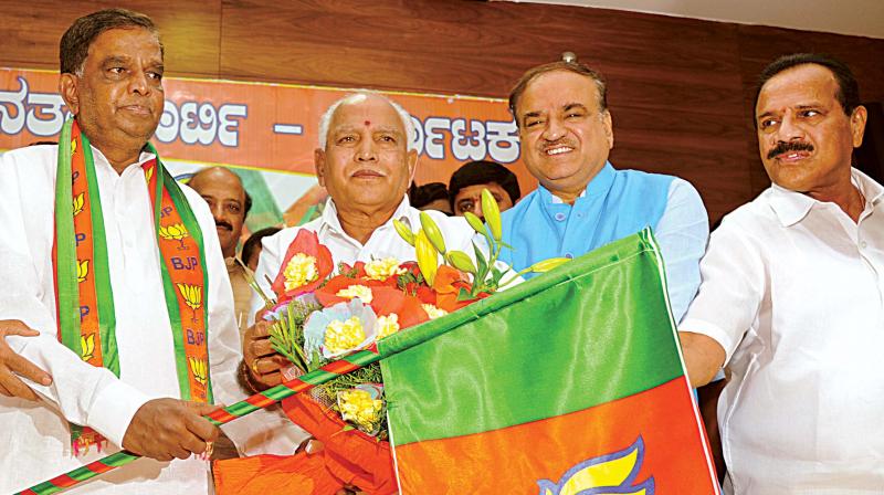 BJP leaders B.S. Yeddyurappa, H.N. Ananth Kumar and D.V. Sadananda Gowda welcoming former Congress leader V. Srinivas Prasad to the party in Bengaluru on Monday. (Inset) BJP leaders being given a traditional welcome on their arrival at the venue.