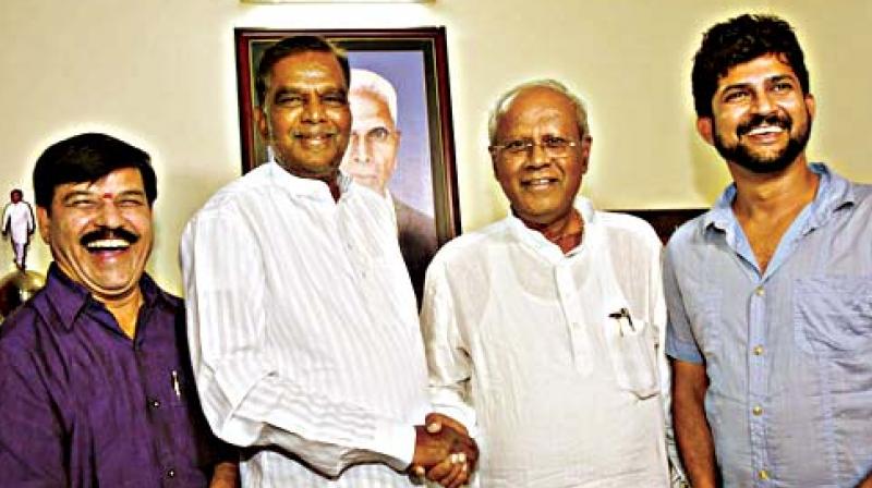 Former revenue minister and Dalit veteran V. Srinivasprasad with BJP leaders.