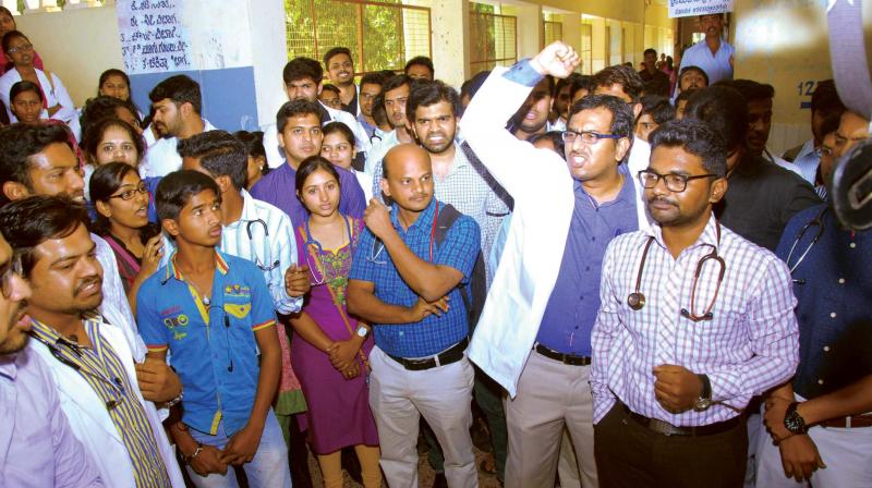 Doctors on a protest at the district hospital in Davangere against the assault on them. The father of the baby who died, has been arrested.