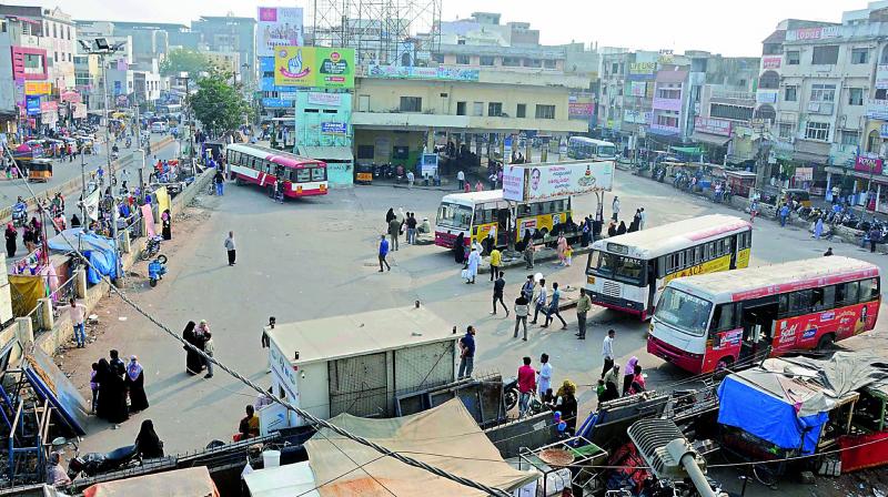 The five-storey parking complex proposed to come up at the Charminar bus stand but work on the project has been delayed.