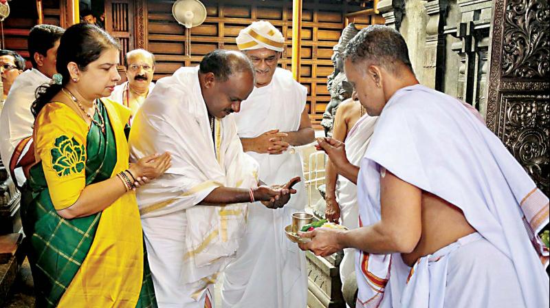 HD Kumaraswamy visited Sringeri Sharada temple and Dakshinamnaya Peetham established up by Adi Shankaracharya.