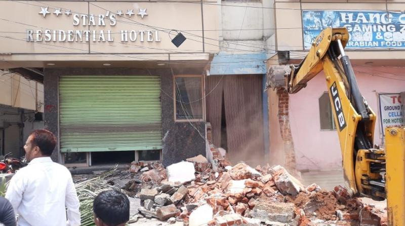 Around 600 illegal structures from Chandrayangutta to Babanagar have been demolished by the GHMC.