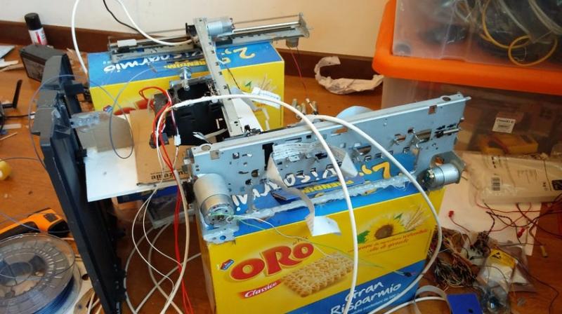 Lizzits printer was able to achieve a print resolution of 33 microns on both axes, which is impressive for a home-made printer built from scrap.