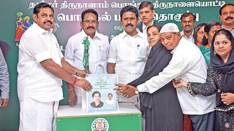 Chief Minister Edappadi K. Palaniswami hands over Pongal gifts to the beneficiaries in a function in the secretariat, on Friday. (Photo: DC)