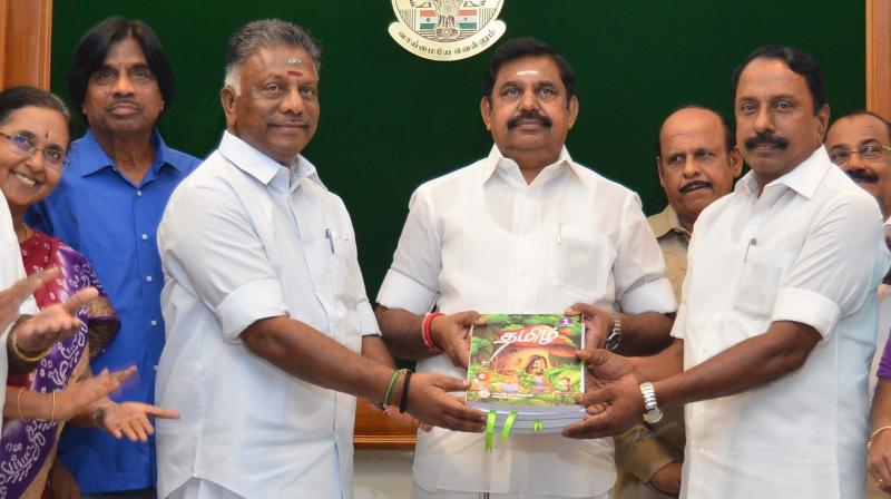 Chief Minister Edappadi K.Palaniswami releases the new textbooks based on revised syllabus for classes 1,6,9 and 11 in Chennai on  Friday.  (Photo:DC)