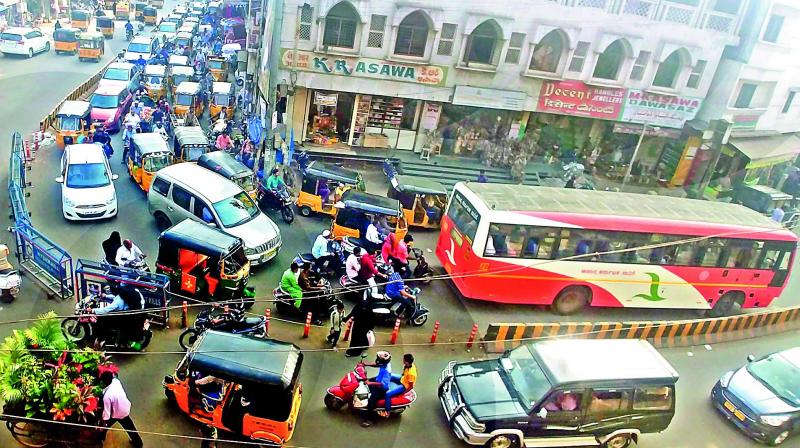 Traffic comes to a standstill on the  Khilwat-Motigalli stretch following traffic diversions due to encroachments and maintenance works. (Photo: DC)