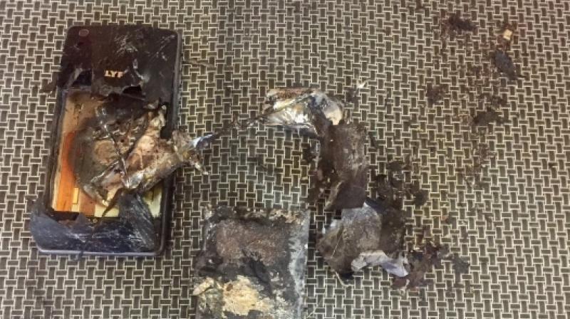 Images of exploded Reliance LYF smartphone (Photo: Tanvir Sadiq/Twitter)