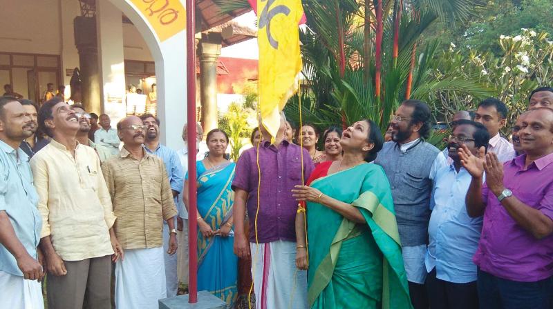 Kerala Sangeetha Nataka Akademi chairperson KPAC Lalitha hoists the flag for the tenth edition of the International Theatre Festival of Kerala (ITFoK) in Thrissur on Sunday.(Photo: Dc)