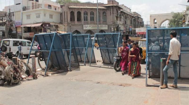 The Sultan Bazaar Traders Association has threatened to shut all the shops and stage a dharna if the barricades placed by the traffic police are not removed. (Representational image)