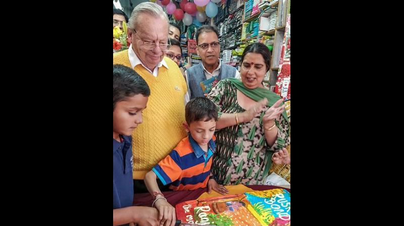 Author Ruskin Bond celebrates his birthday by cutting a cake with children who share their birthdays with him, at Cambridge Bookstore in Mussoorie, on Saturday.  (Photo: PTI)