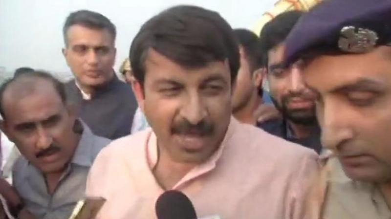 Manoj Tiwari, who has accused Amanatullah Khan of threatening to shoot him, lodged a complaint against the MLA with the police through e-mail on Monday. (Photo: File | ANI)