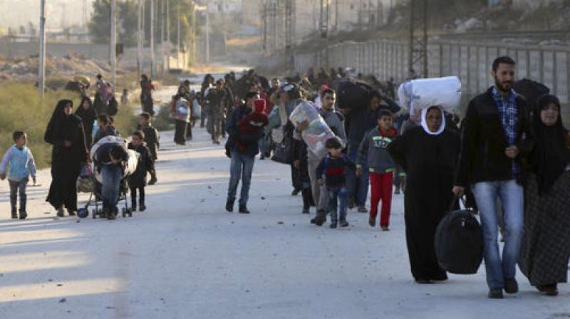 People fleeing rebel-held eastern neighborhoods of Aleppo into the Sheikh Maqsoud area that is controlled by Kurdish fighters, Syria. (Photo: AP)