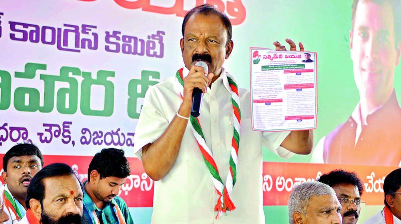 PCC president N. Raghuveera Reddy shows the Satyameva Jayathe pamphlet at the relay hunger strike at Dharna chowk against the Central governments decision on special status, in Vijayawada on Monday. (Photo: DC)
