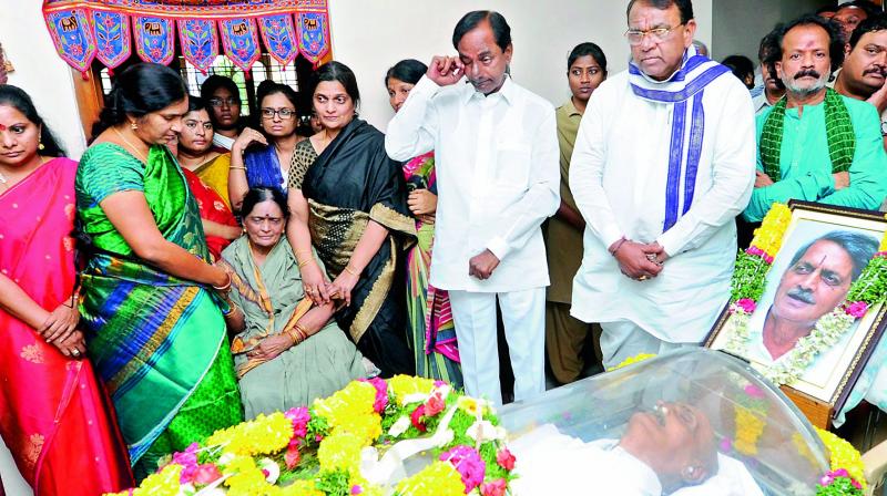 Chief Minister K. Chandrasekhar Rao wipes a tear as he pays his respects to R. Vidyasagar Rao on Saturday.