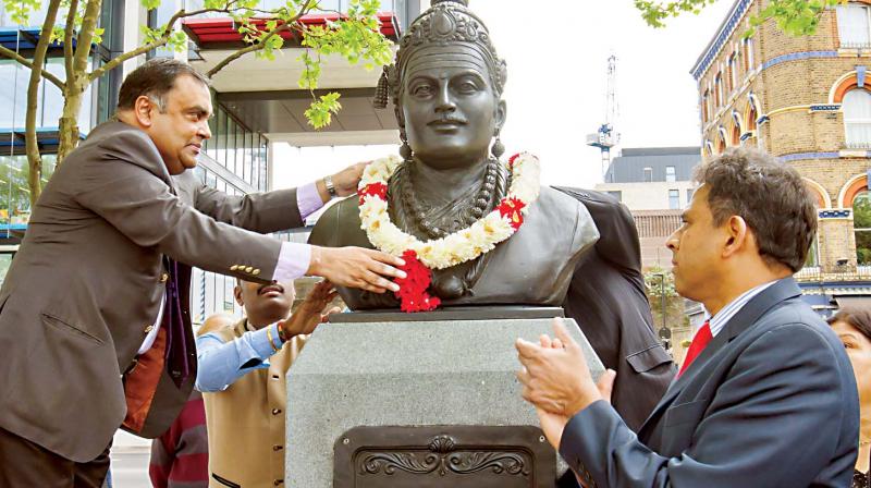 Mr Y.K Sinha, Indian High commissioner to The UK, and Dr Neeraj Patil, ex-Mayor of The London Borough of Lambeth, pay tributes to Basaveshwara in London