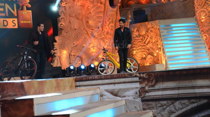 SRK, Salman, Alia, Sushant and most of Bwood bedazzle at Star Screen Awards