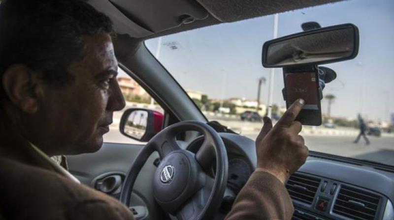 People can have a real dependency on cell phone use (Photo: AFP)