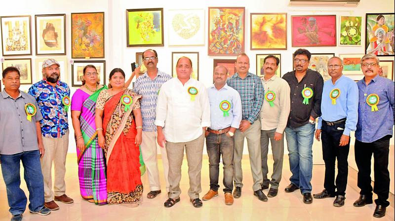 M.V. Ramana Reddy, president, Hyderabad Art Society (in centre) with the participating artists.