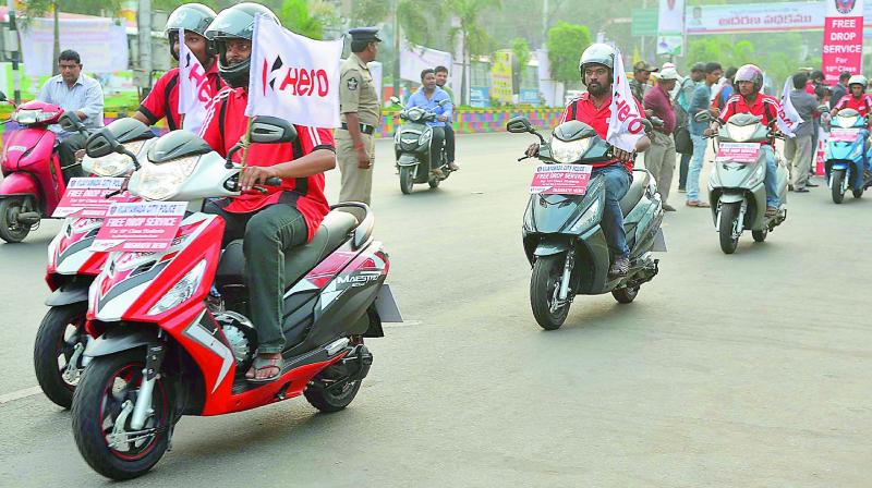 Free drop service vehicles to Class X students, provided by the police department, on way to major junctions in the Vijayawada on Thursday. (Photo: DC)