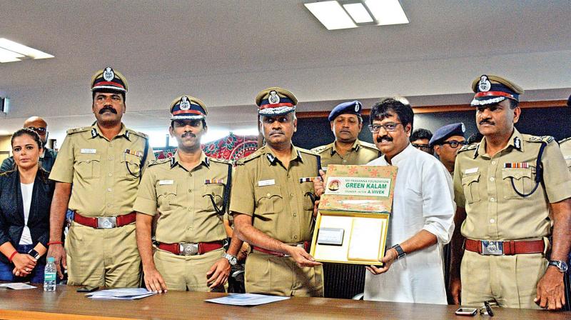 Chennai police commissioner A.K. Viswanathan and actor Vivek release the CCTV awareness short film at an event in Vepery, on Saturday.	 (Photo:DC)