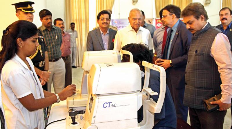 Governer Banwarilal Purohit  inaugurates mega eye  scanning camp for staff &  family  members of Raj Bhavan, organised by Rajan eyecare hospital. 	(Photo:DC)